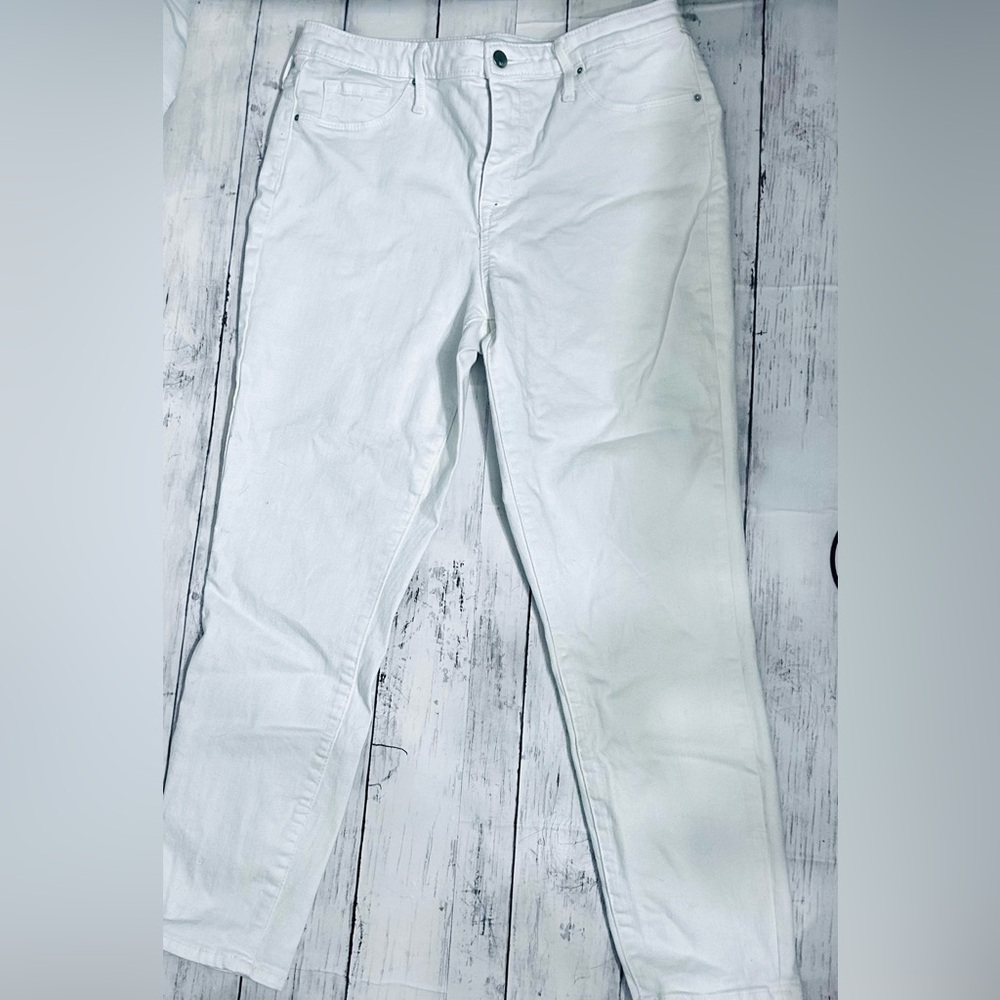 Mossimo Supply Co. High Rise White Jegging Crop